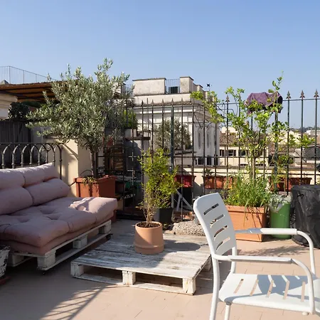 Terrace On The Monuments Of Apartman Róma